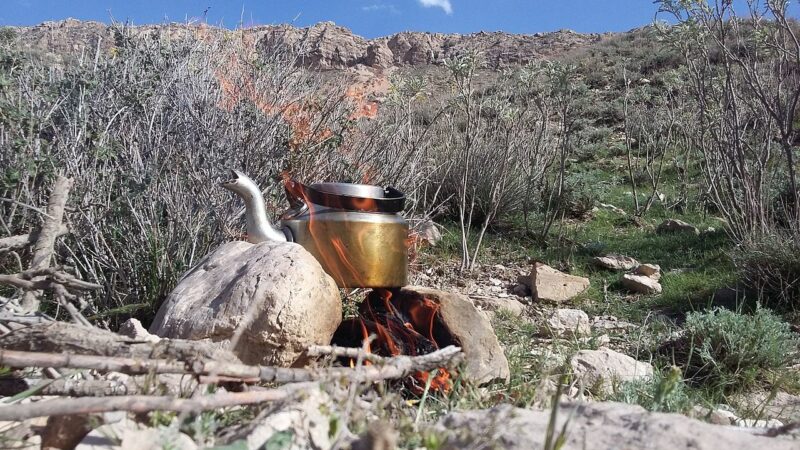 Making tea in the Sar Khulla mountains of Quetta. Image via Wikipedia by Izharkasi. CC BY-SA