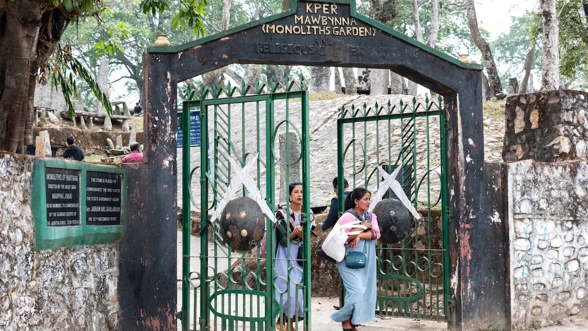 as a tribute to the ancestors. Local khasi women-men pay regular visits to the Nartiang Mawbynna for caretaking as well as recreation purposes. Image by Arpita Das Choudhury.