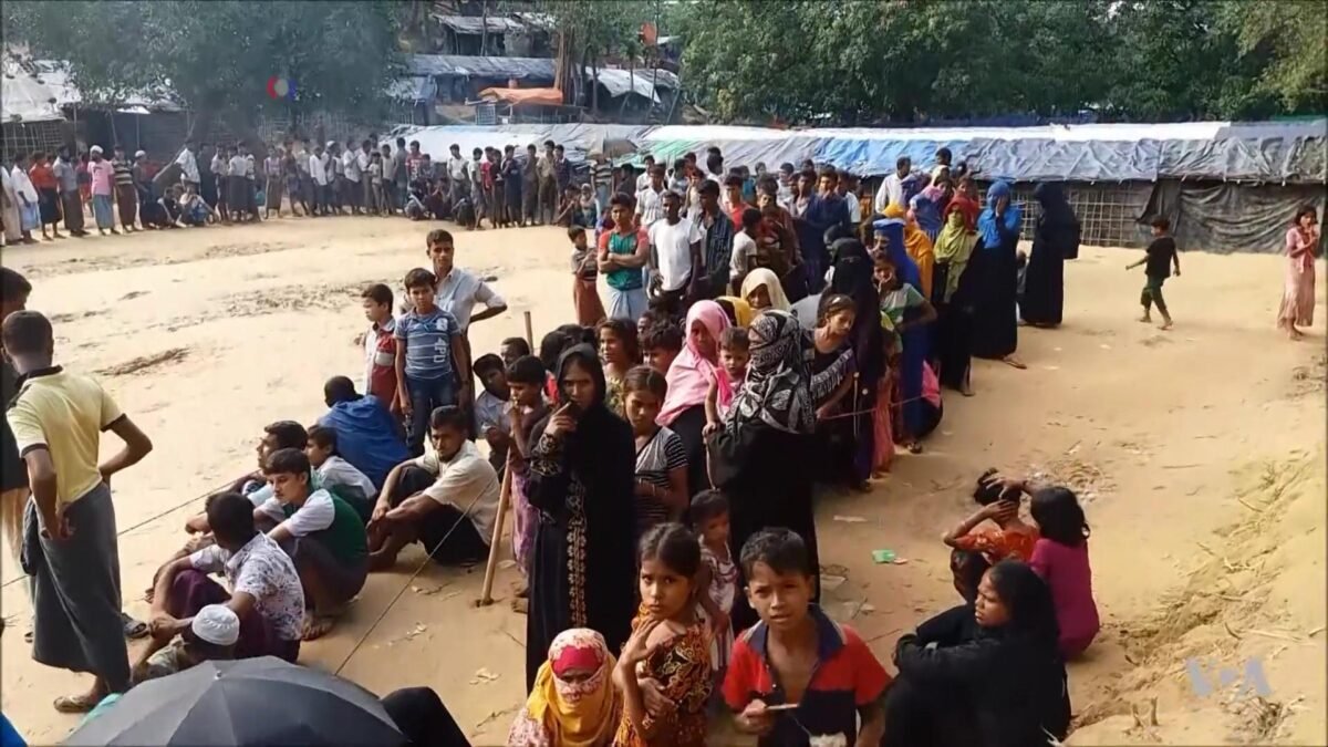 Réfugiés rohingyas dans un camp de réfugiés au Bangladesh.